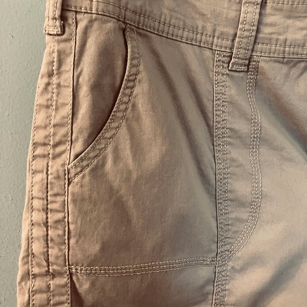 Basic Editions Womens Tan Beige Shorts with Front Patch Pockets - Sz Small - Picture 4 of 5